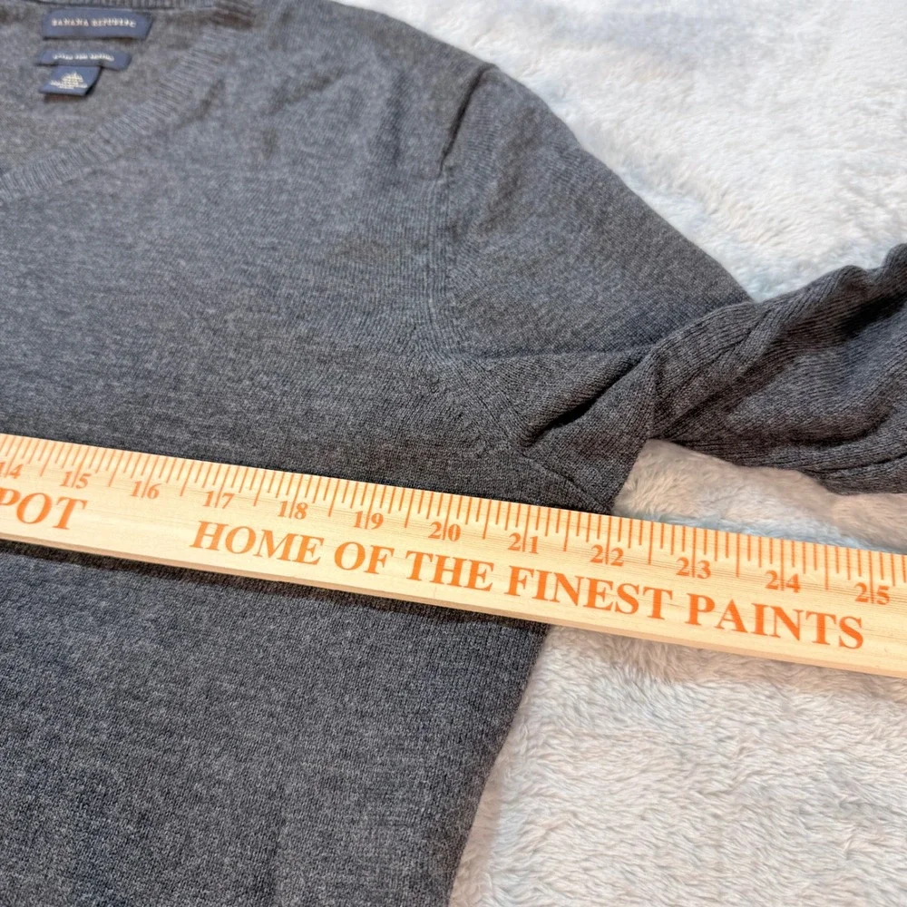 Banana‎ Republic Mens Extra Fine Merino Wool V Neck Sweater Dark Gray Size L